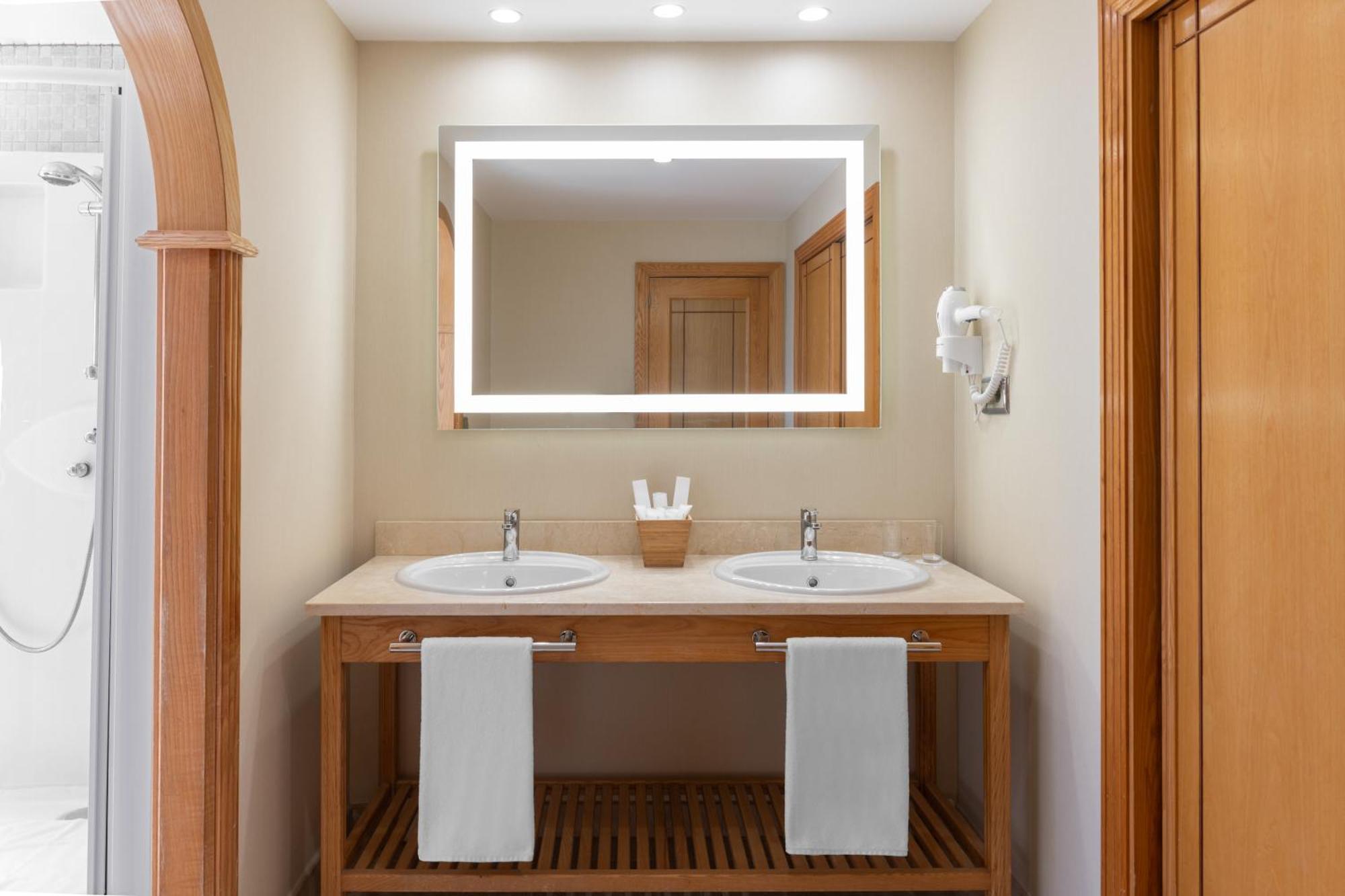 Junior Suite met Uitzicht op Zee (2 Volwassenen + 2 Kinderen)