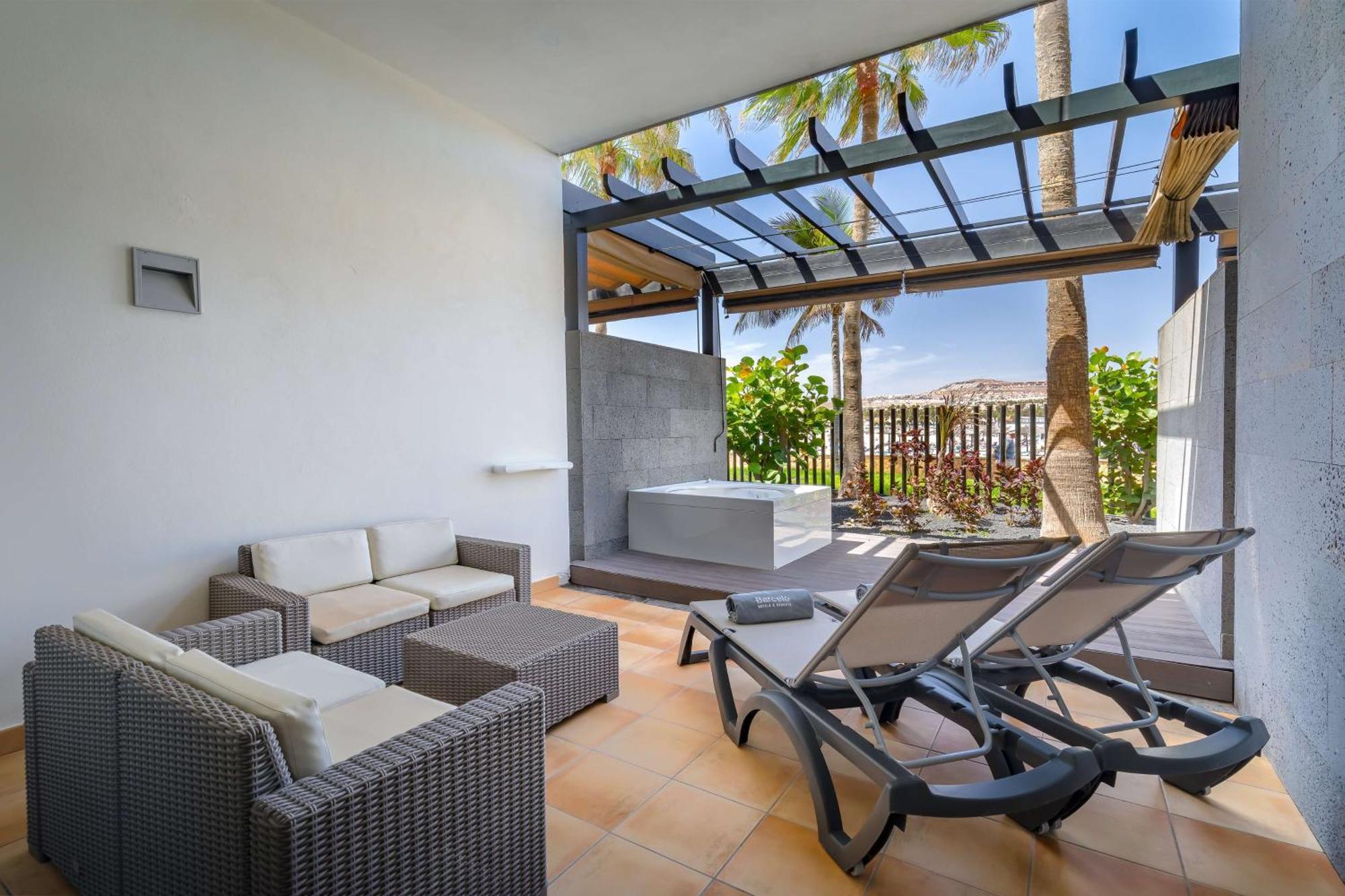 Junior Suite deluxe sea view hot tub