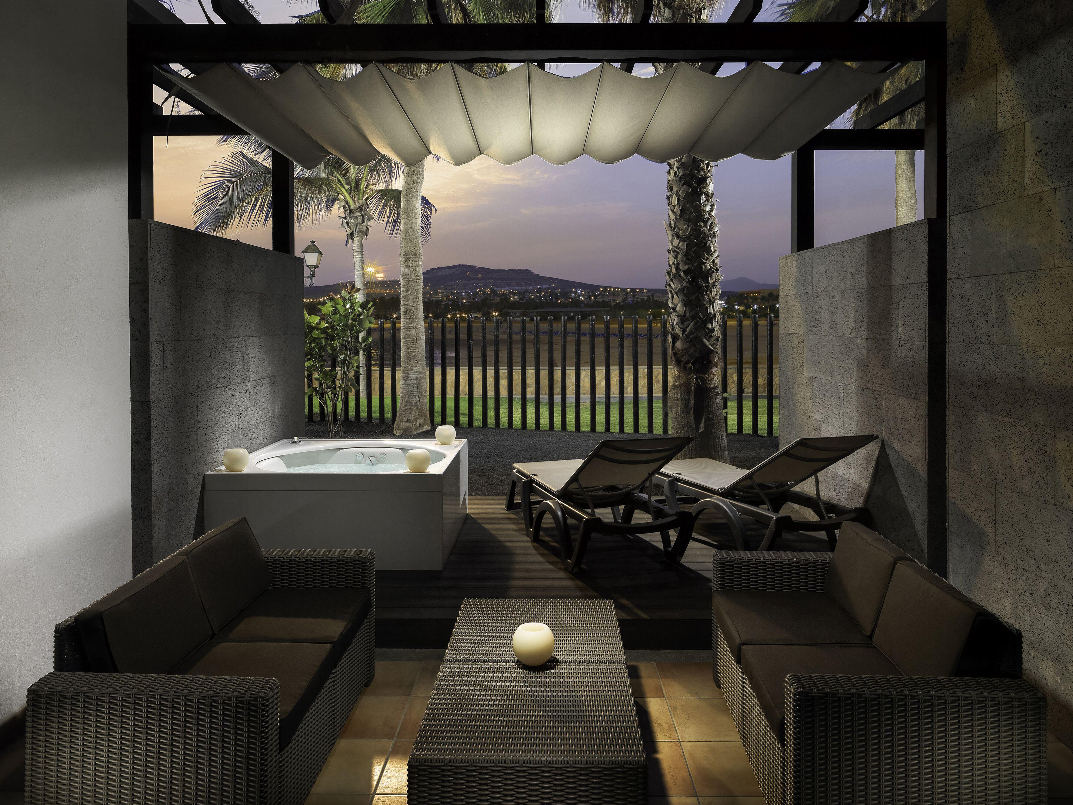 Junior Suite deluxe sea view hot tub